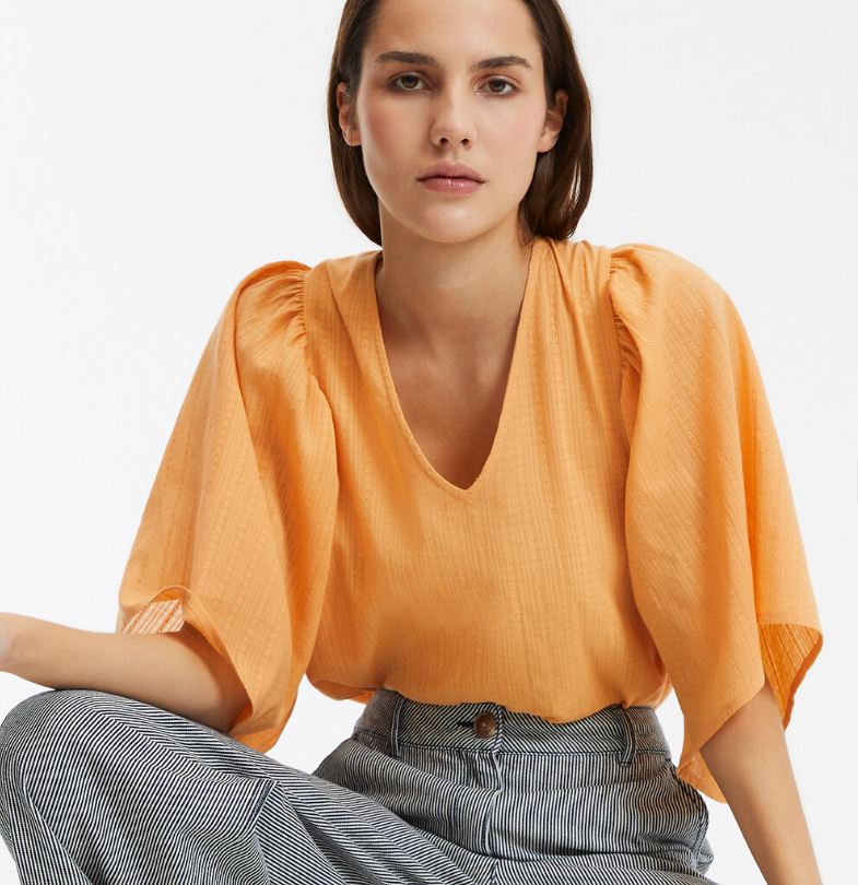Blusa con escote pico