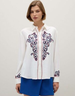 Camisa blanca bordada